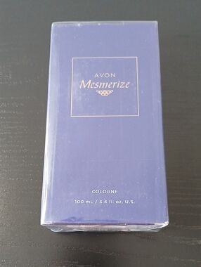 💜Avon Mesmerize Cologne Box
